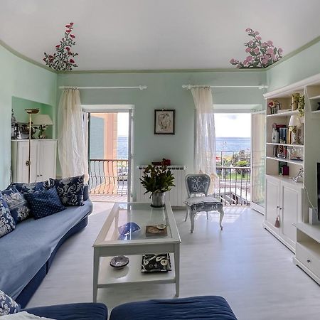 Splendido Appartamento Con Vista Mare Su Piazza Dante Varraze Exterior foto