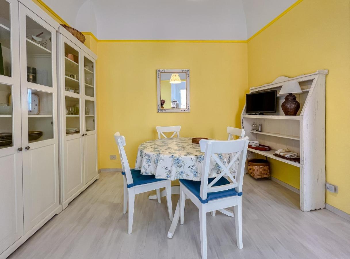 Splendido Appartamento Con Vista Mare Su Piazza Dante Varraze Exterior foto