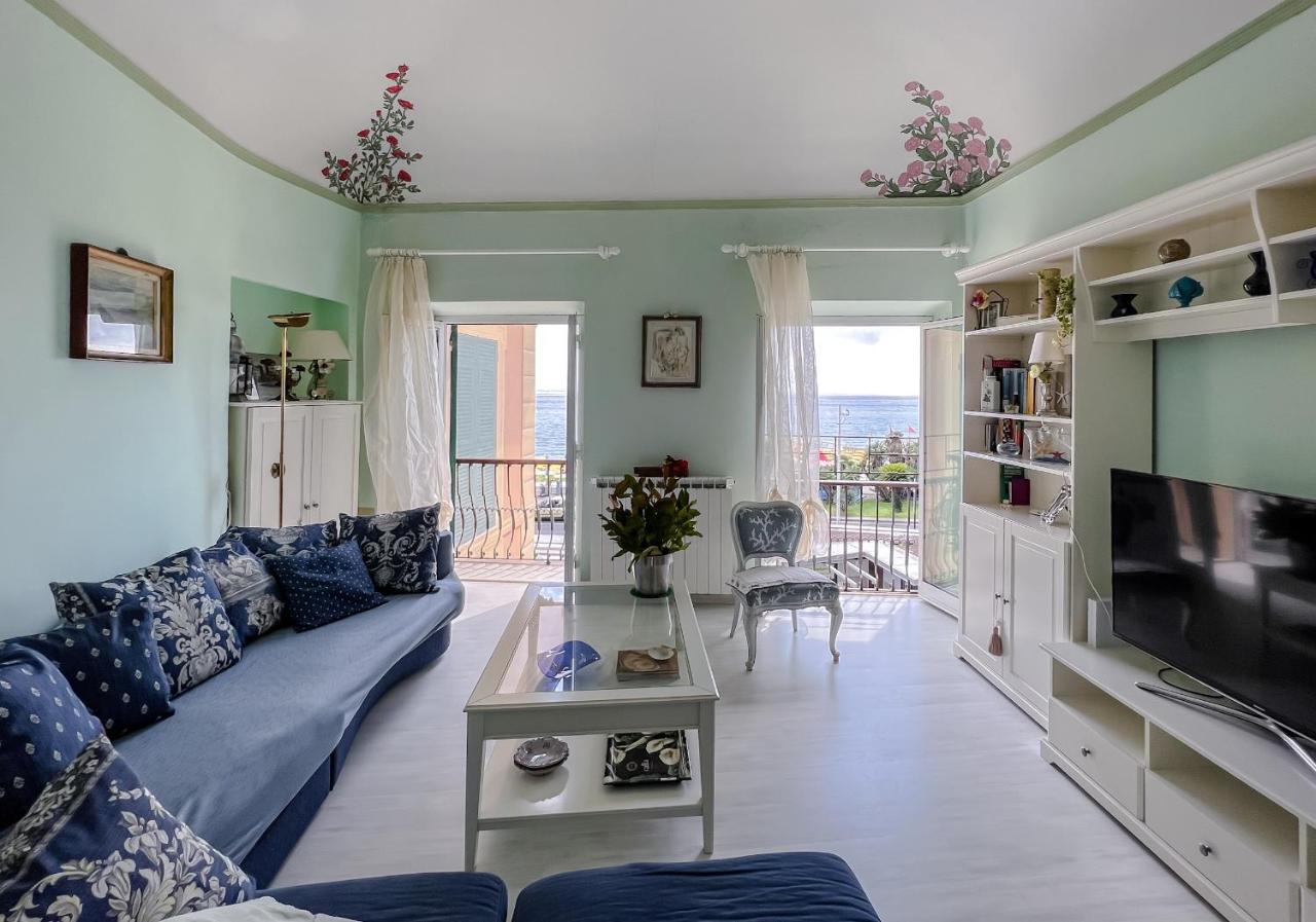 Splendido Appartamento Con Vista Mare Su Piazza Dante Varraze Exterior foto