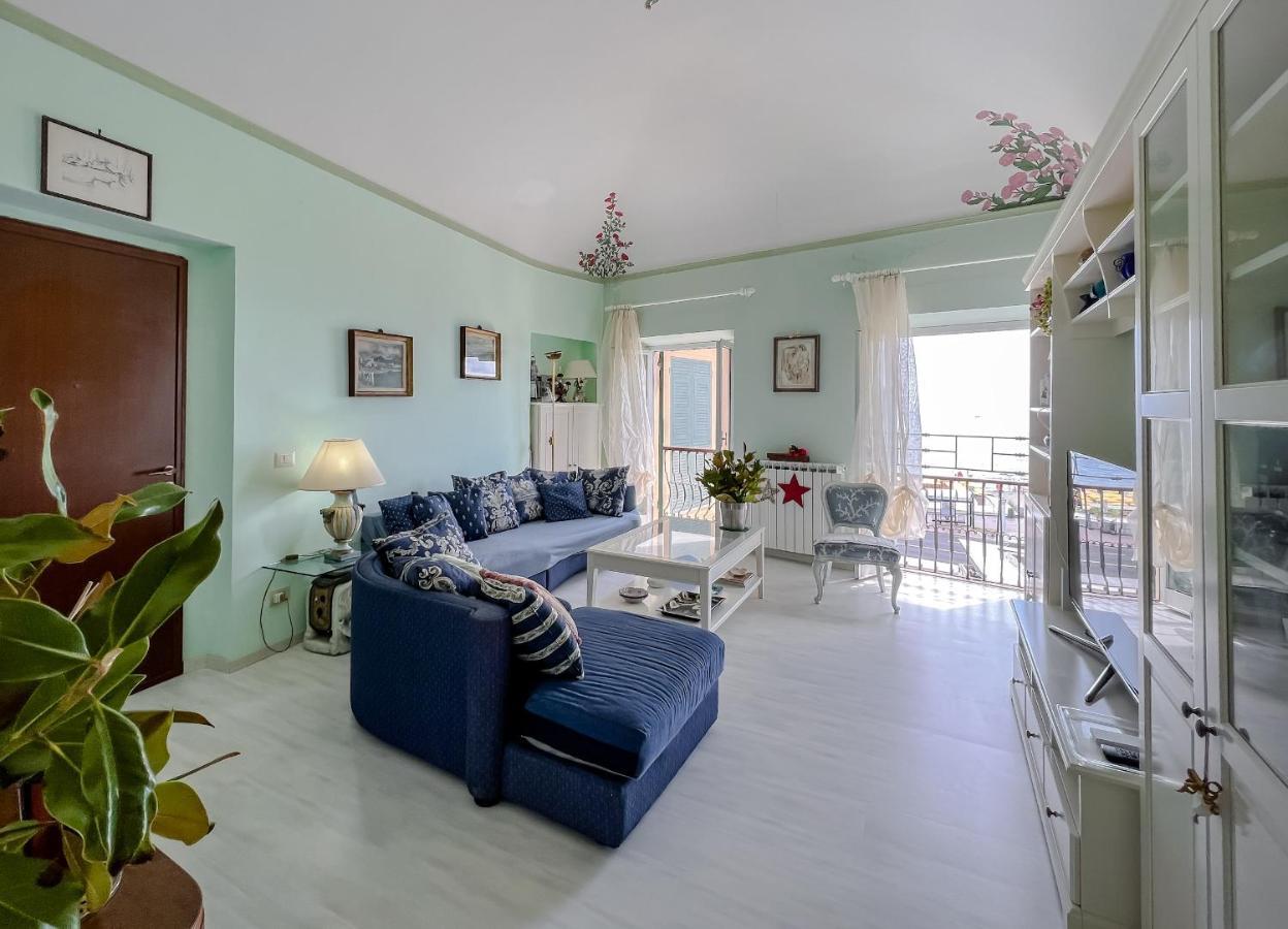 Splendido Appartamento Con Vista Mare Su Piazza Dante Varraze Exterior foto