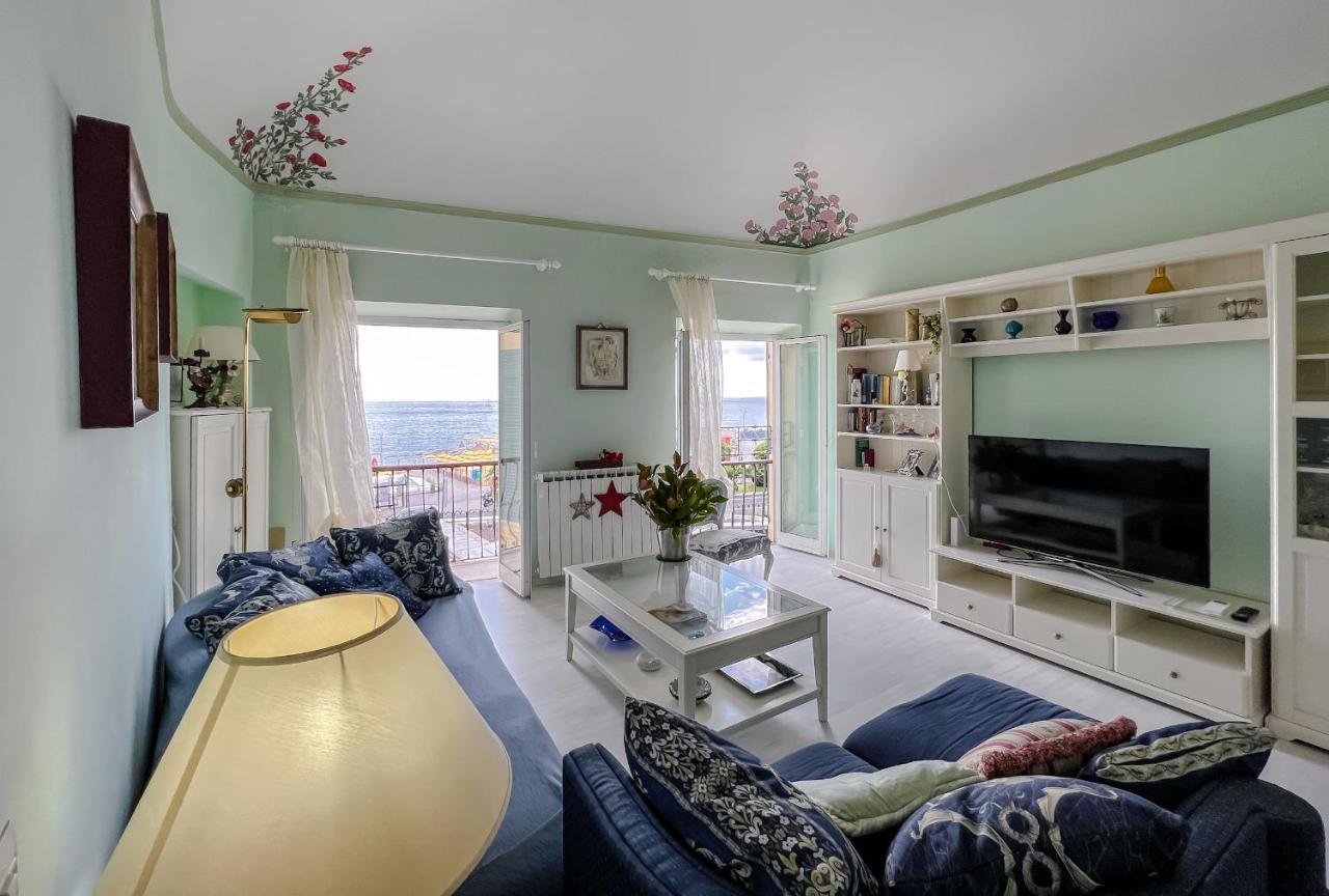 Splendido Appartamento Con Vista Mare Su Piazza Dante Varraze Exterior foto