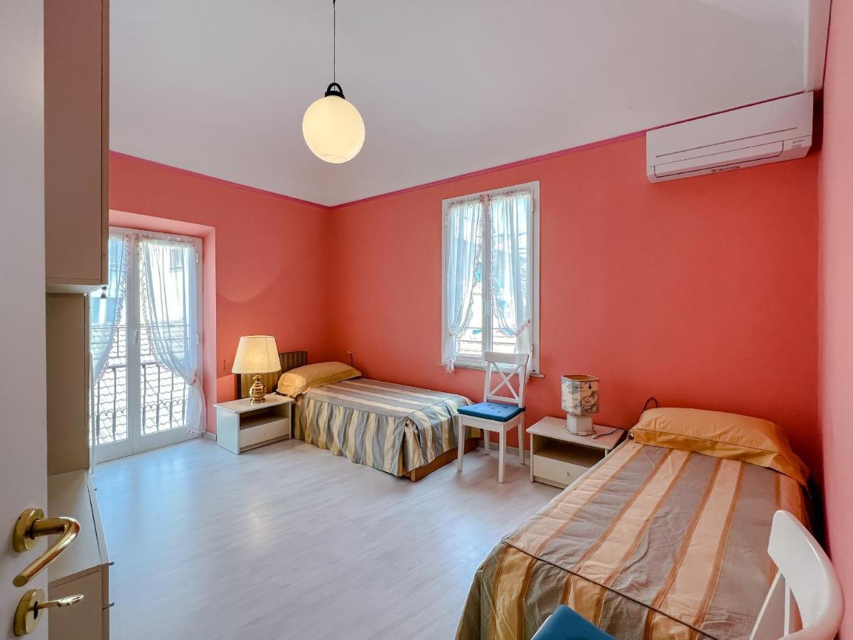 Splendido Appartamento Con Vista Mare Su Piazza Dante Varraze Exterior foto