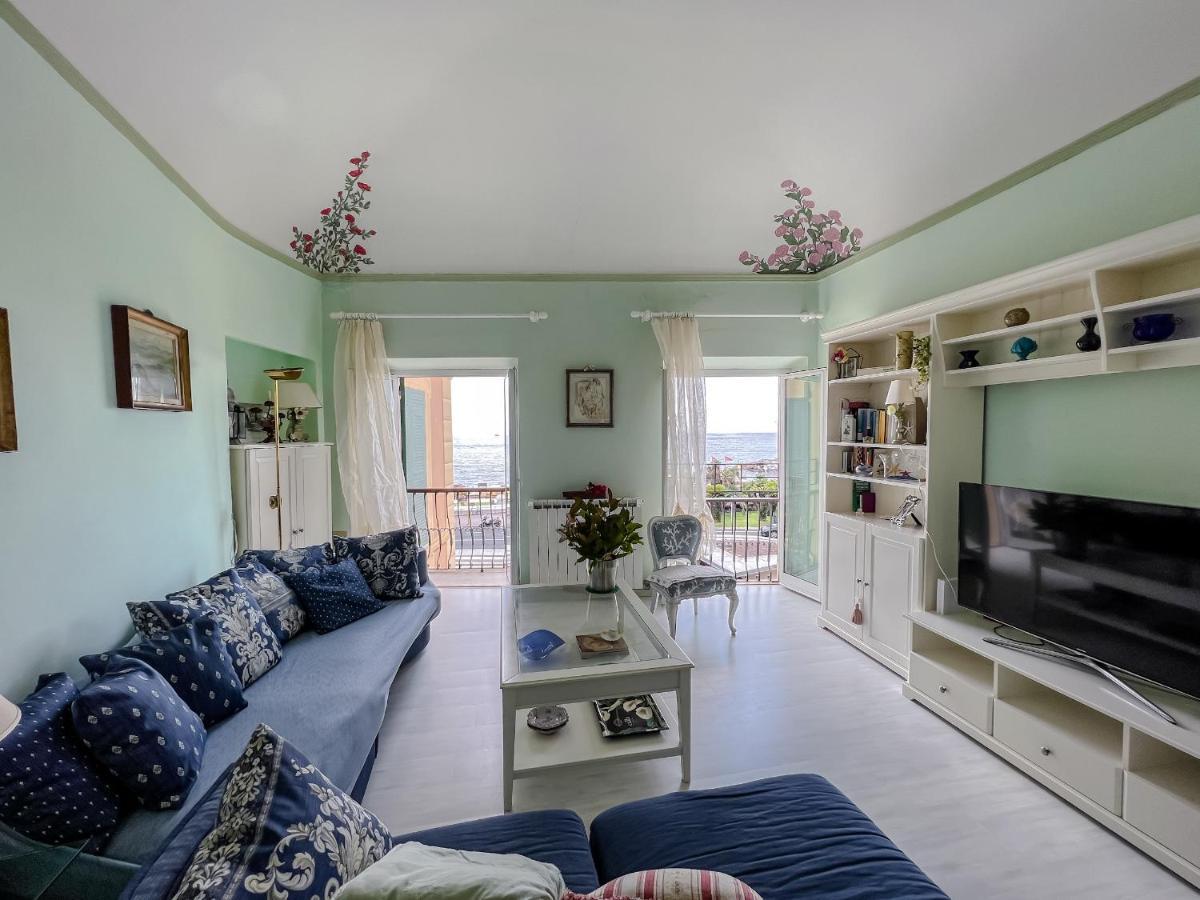 Splendido Appartamento Con Vista Mare Su Piazza Dante Varraze Exterior foto
